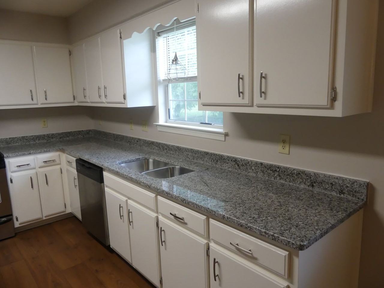 12 Compton Ct - Photo 7 of 18