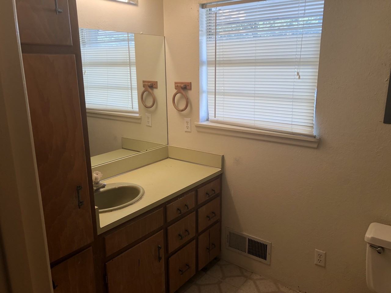 700 Cobean Drive - Photo 6 of 21