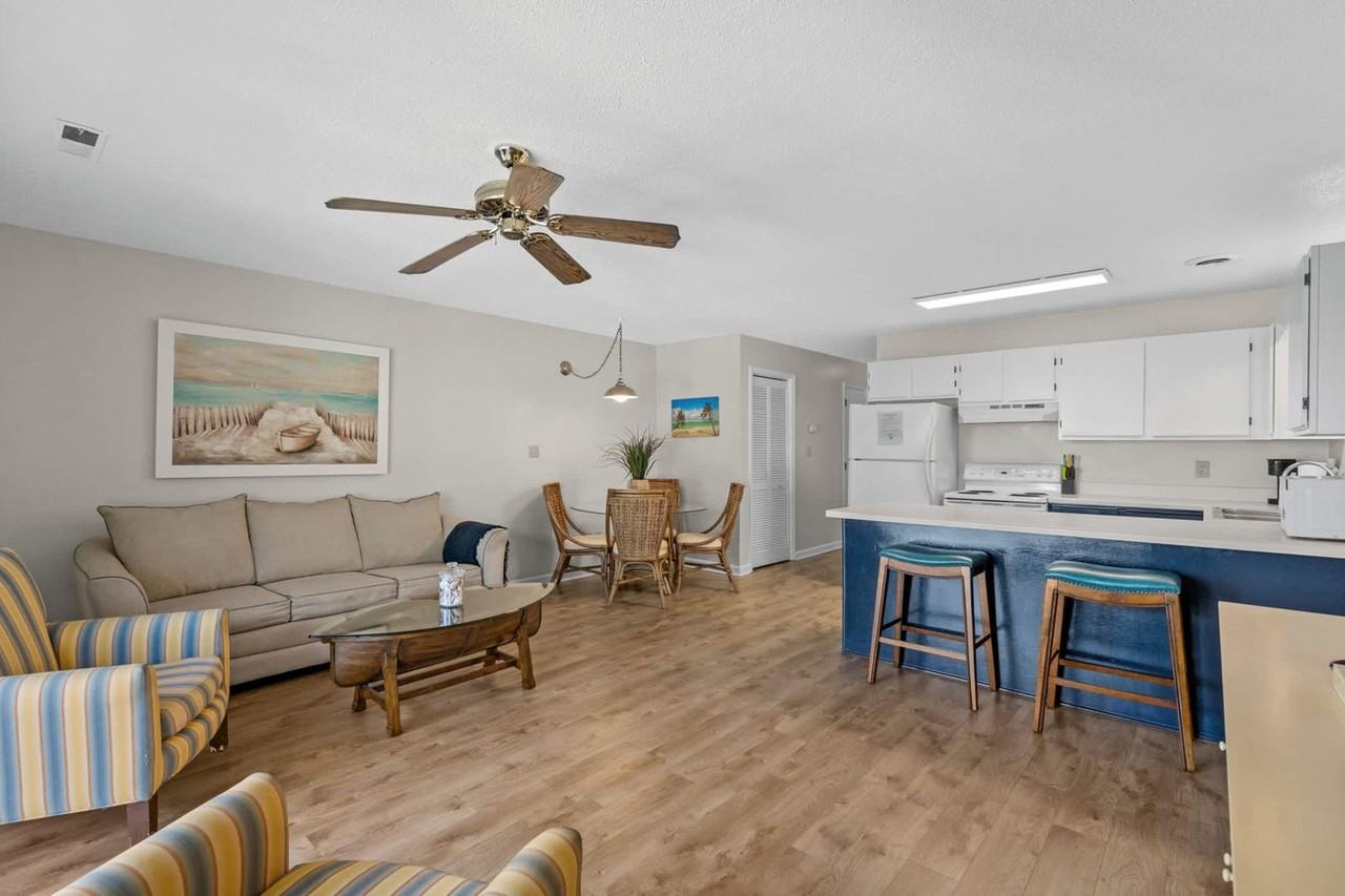 1881 Colony Dr - Photo 2 of 25