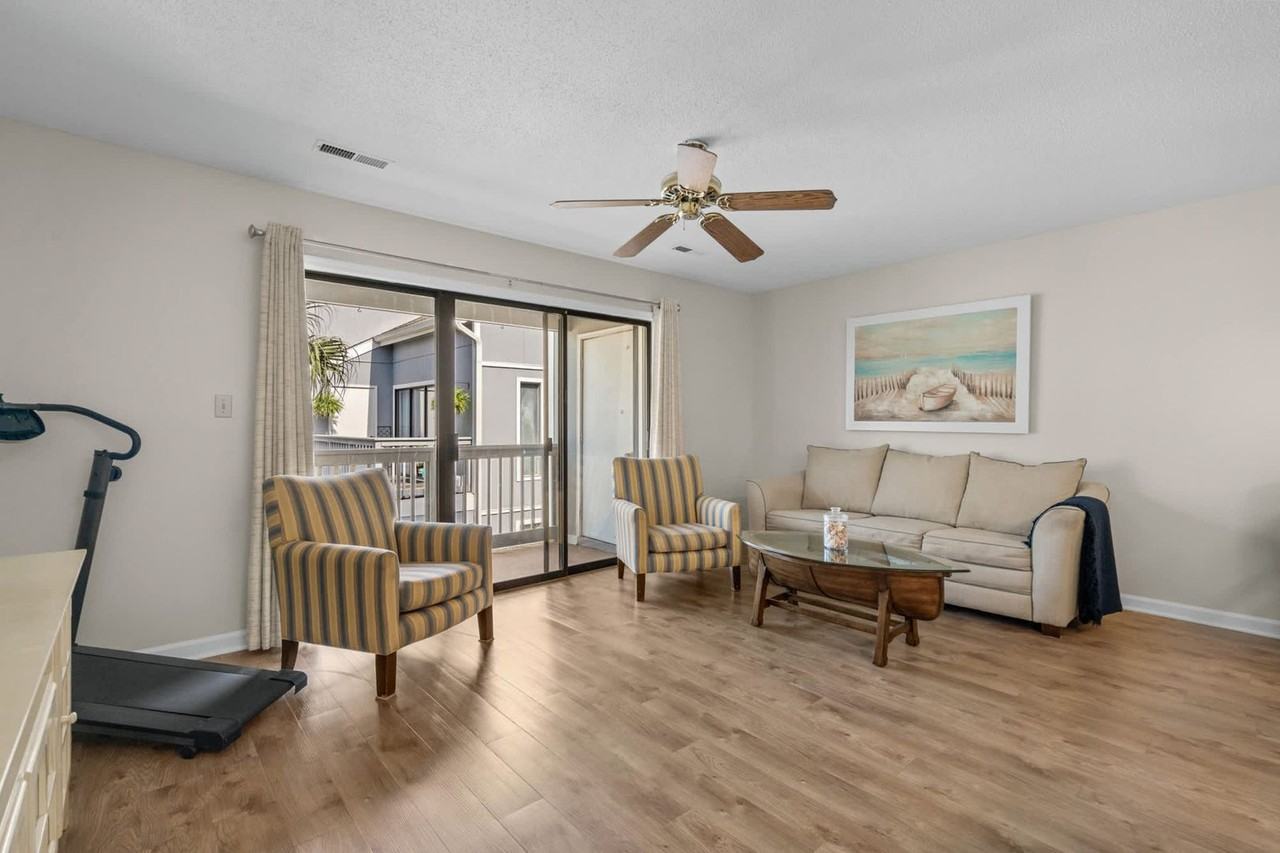 1881 Colony Dr - Photo 4 of 25