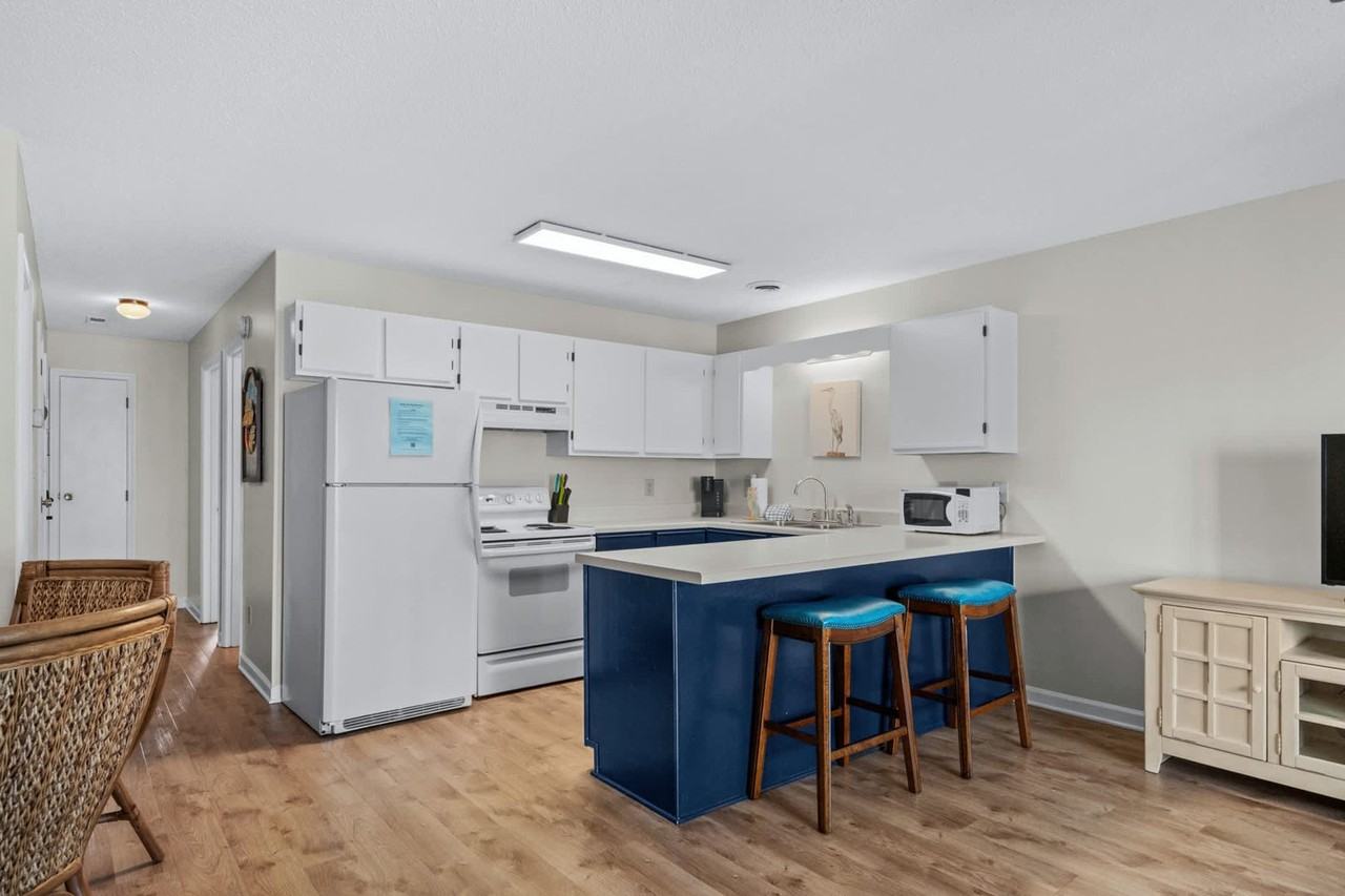 1881 Colony Dr - Photo 7 of 25