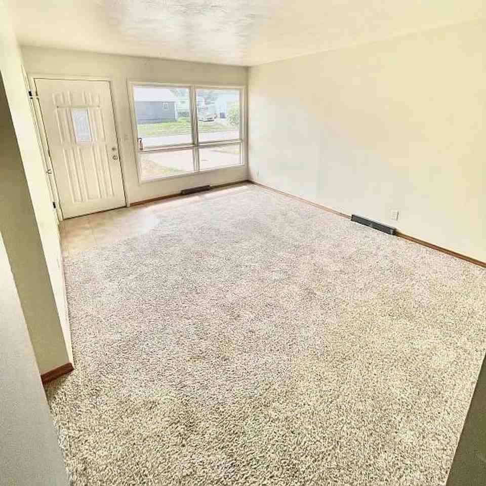 1020 E Tallent St - Photo 2 of 11