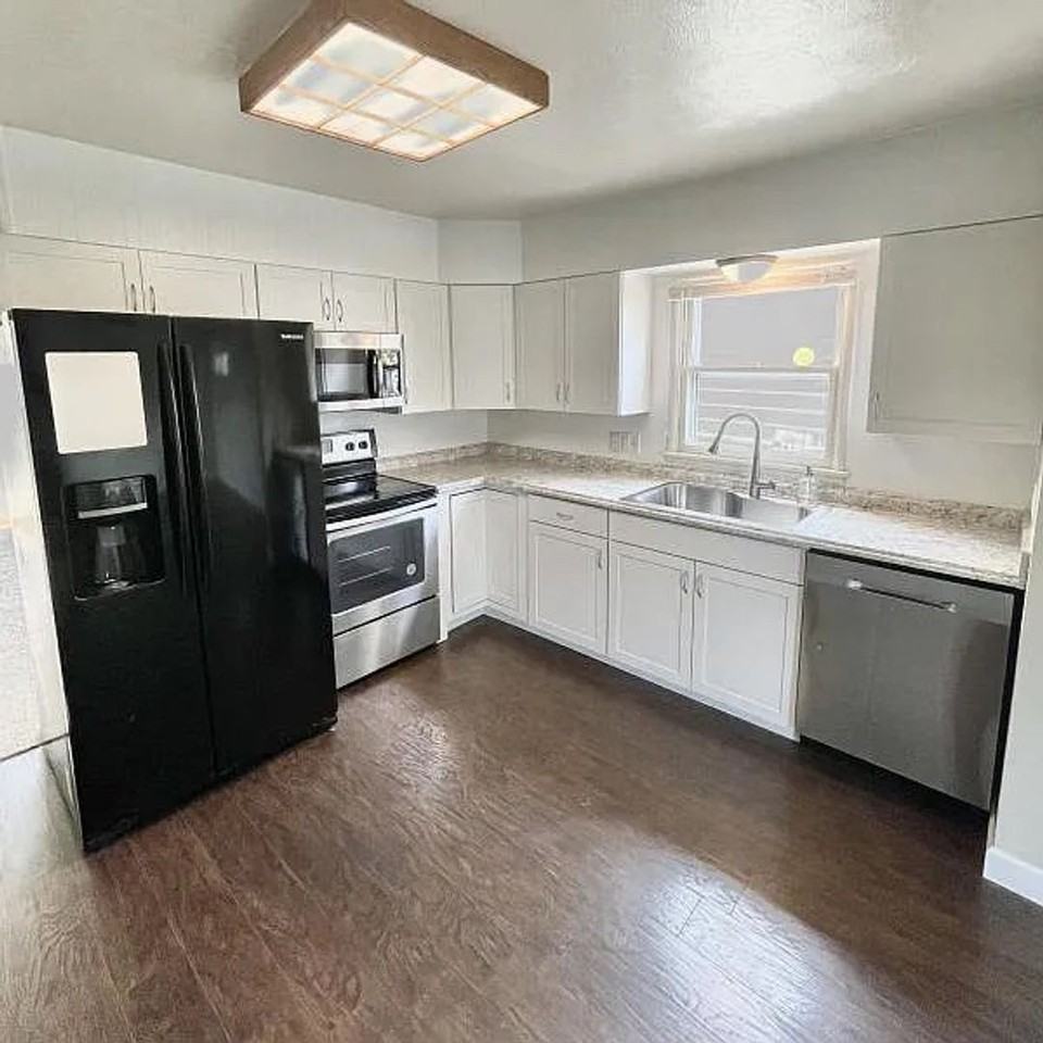 1020 E Tallent St - Photo 5 of 11