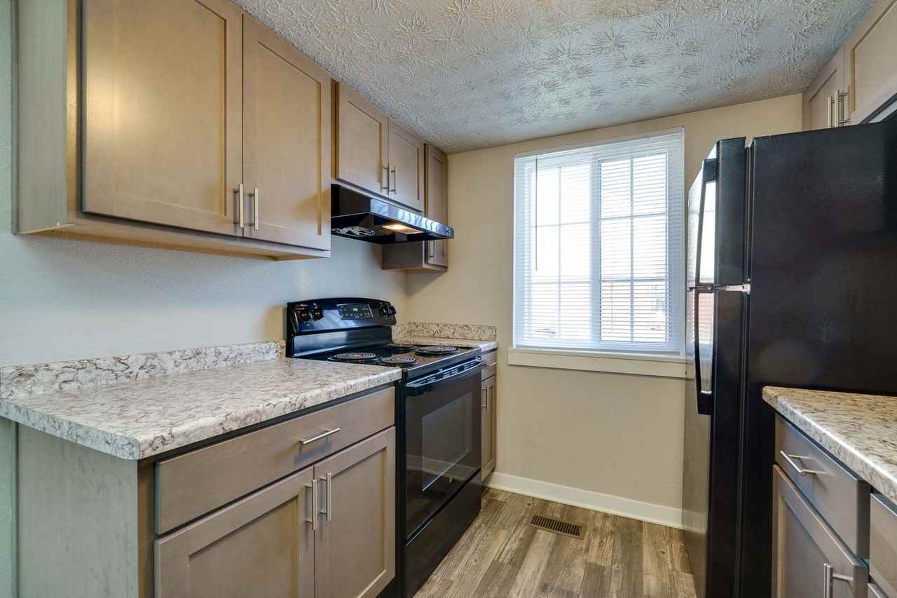 The Legends - Photo 2 of 39