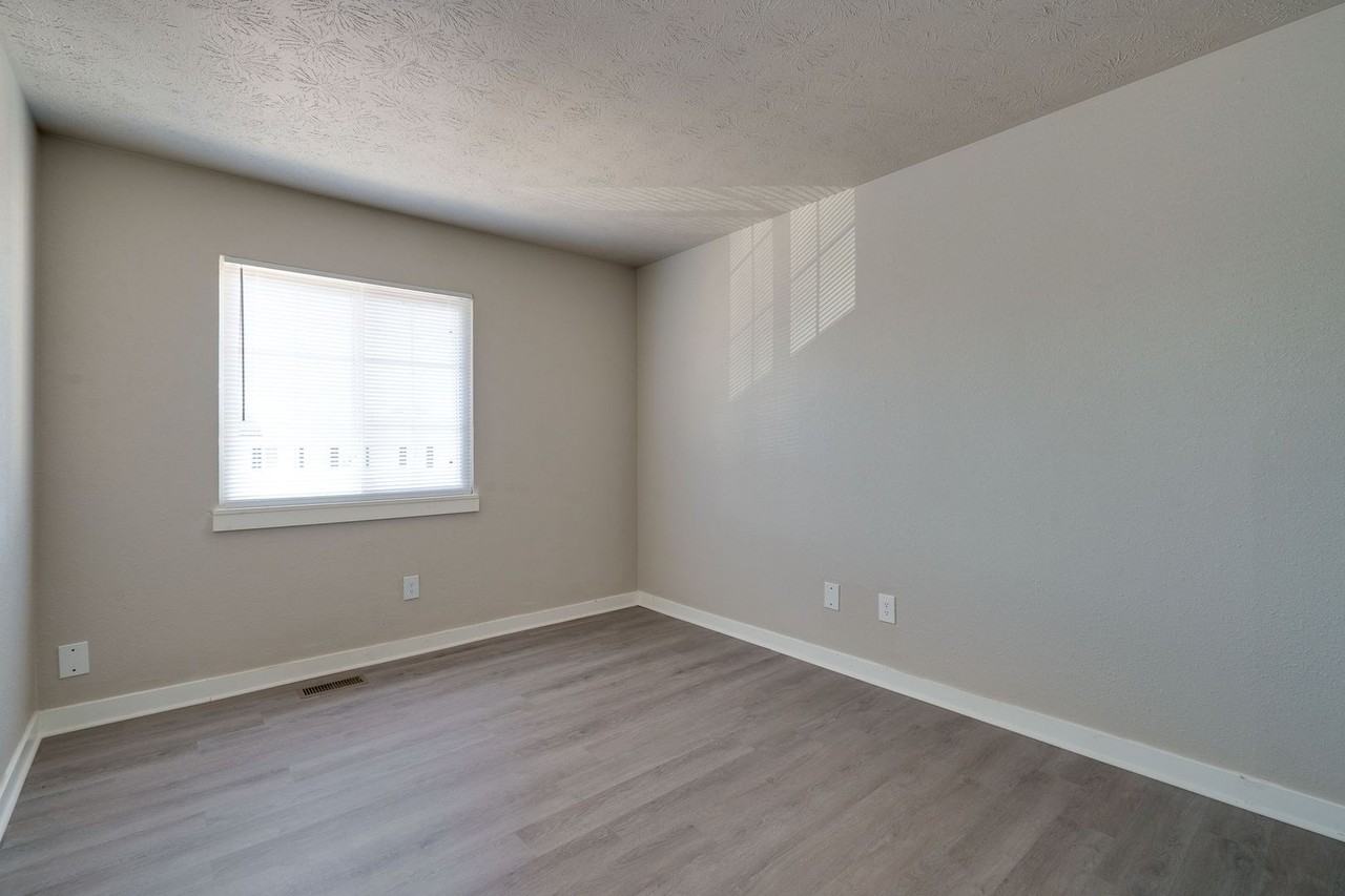 The Legends - Photo 7 of 39