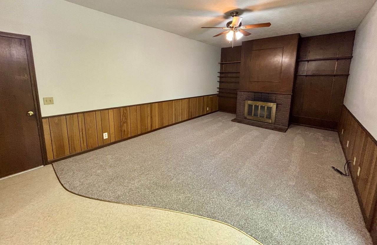 1405 Westwind Dr - Photo 4 of 13
