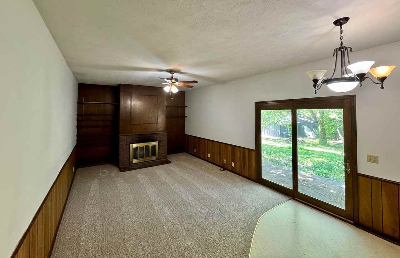 1405 Westwind Dr - Photo 5 of 13