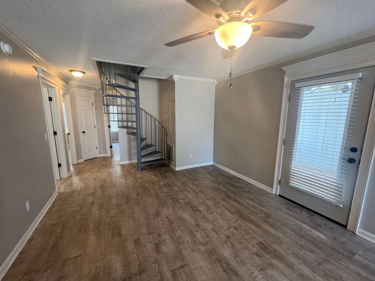 2708 Swallow Ln - Photo 6 of 39