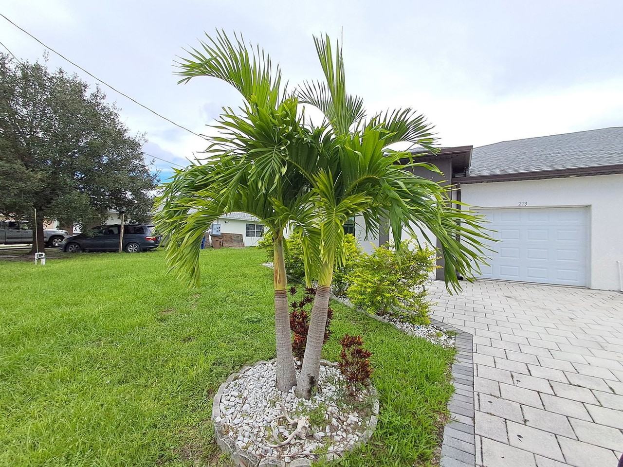 213 Hightower Avenue South - Photo 2 of 17