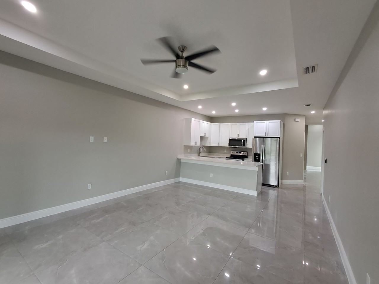 213 Hightower Avenue South - Photo 4 of 17