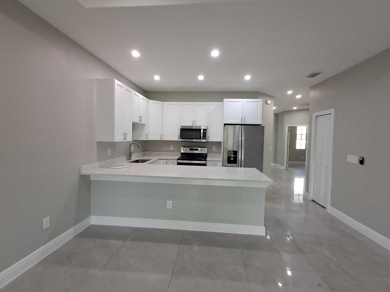 213 Hightower Avenue South - Photo 5 of 17