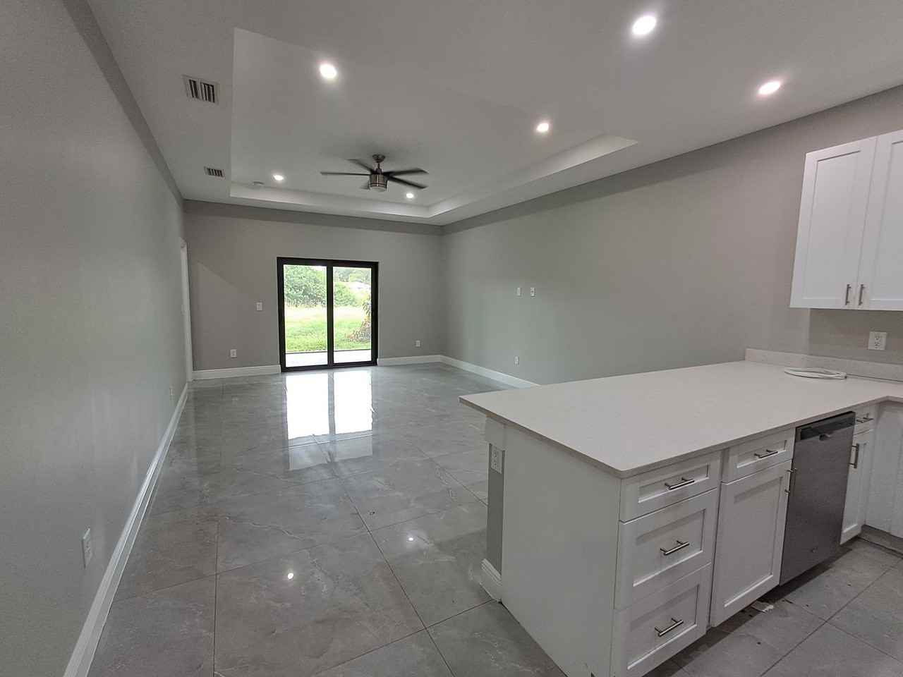 213 Hightower Avenue South - Photo 6 of 17