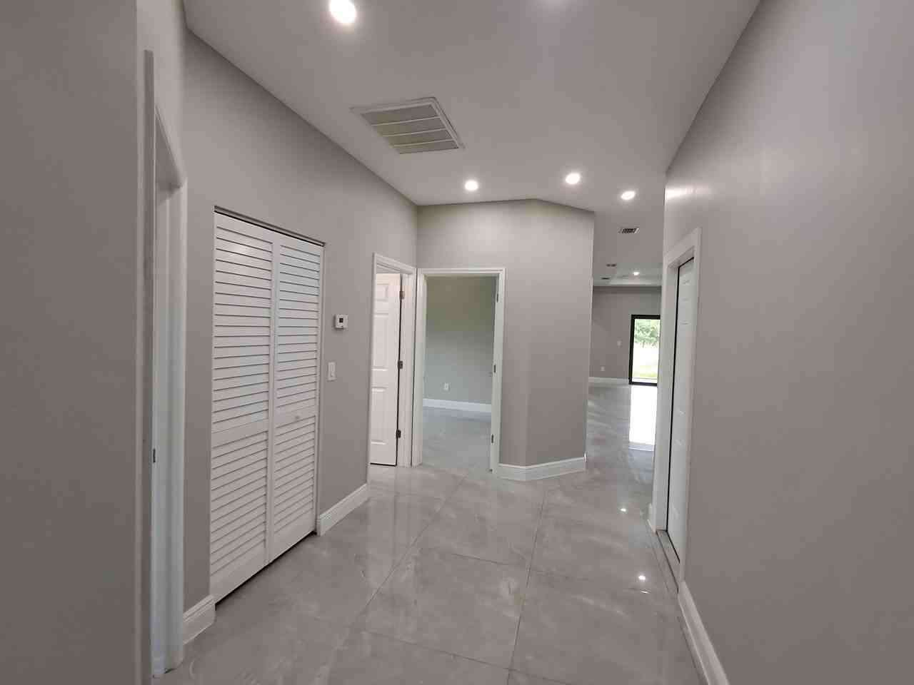 213 Hightower Avenue South - Photo 7 of 17