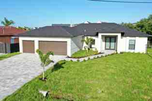 302 Sw 14th Ave - Photo 1 of 1