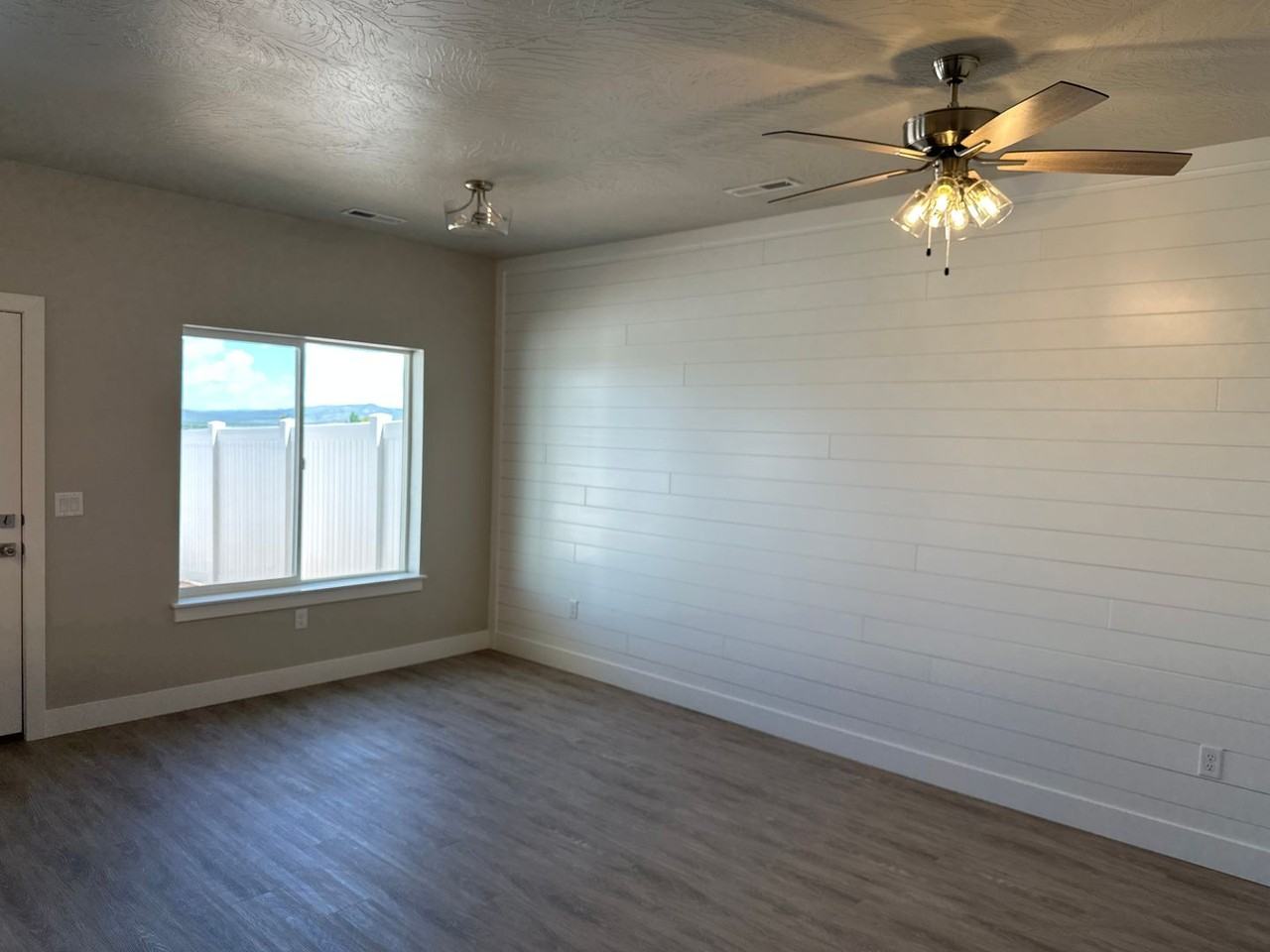 165 E 3100 N - Photo 4 of 13