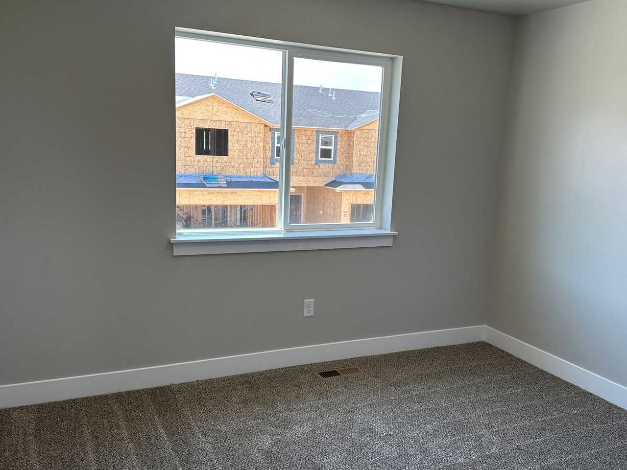 165 E 3100 N - Photo 6 of 13