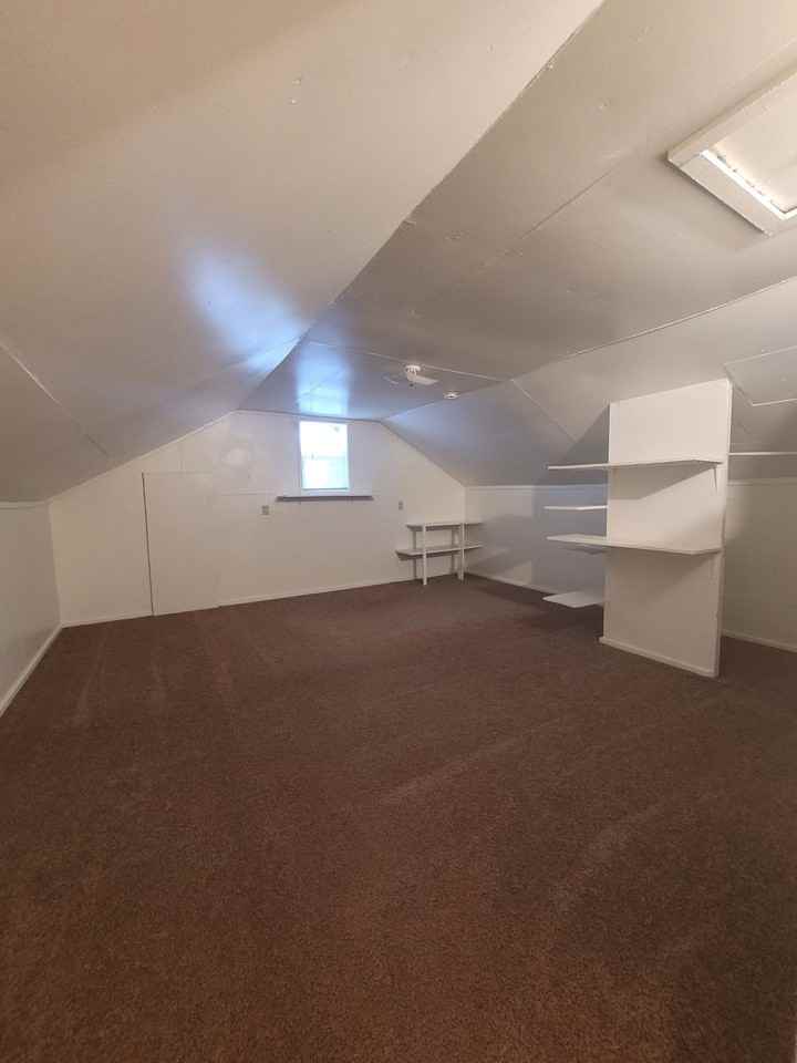 1131 W 8th - Photo 2 of 16