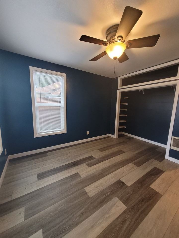 1131 W 8th - Photo 3 of 16