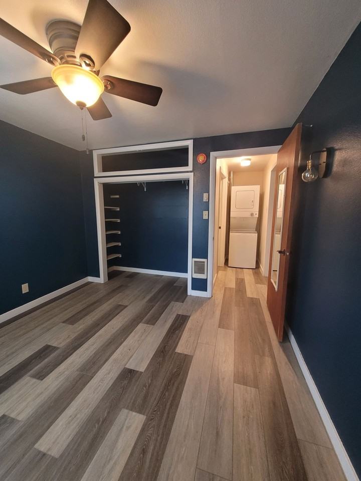 1131 W 8th - Photo 4 of 16