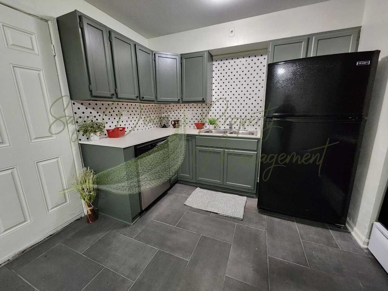 11402 Palmer Ave - Photo 4 of 16