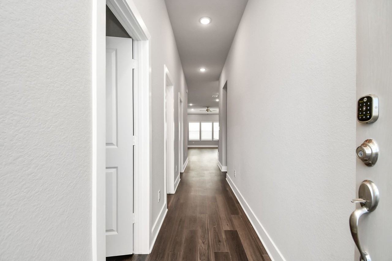 10610 Wildflower View Dr - Photo 3 of 31