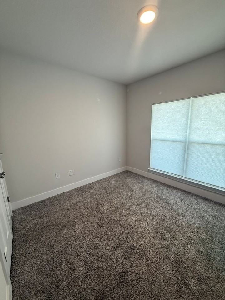 734 Quintana St - Photo 4 of 29