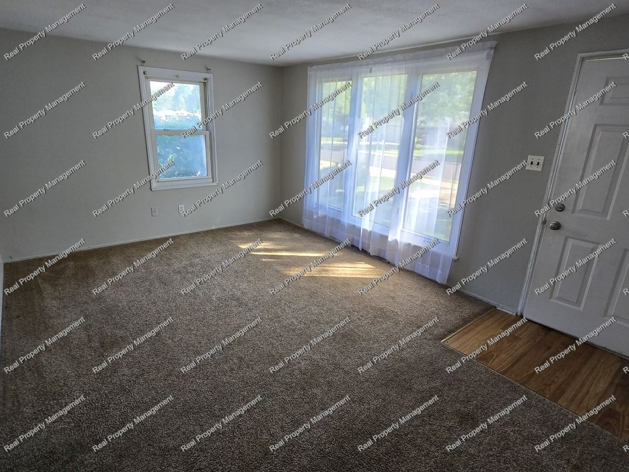 533 213th Pl - Photo 2 of 11