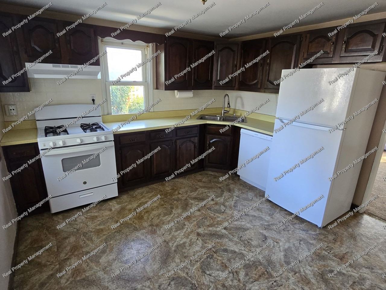 533 213th Pl - Photo 3 of 11