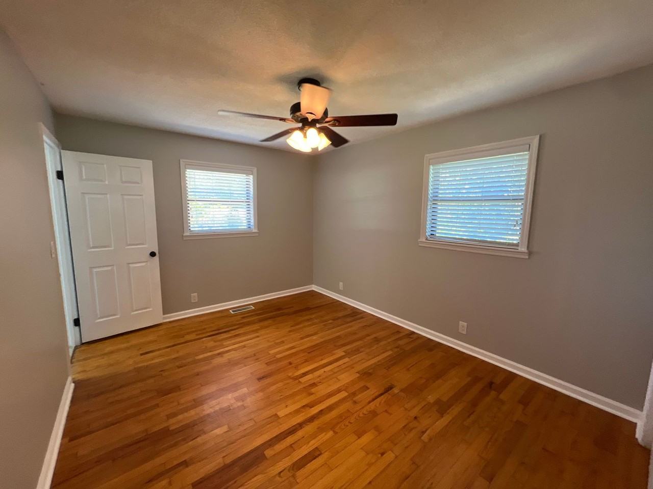 215 Walnut Dr - Photo 3 of 18