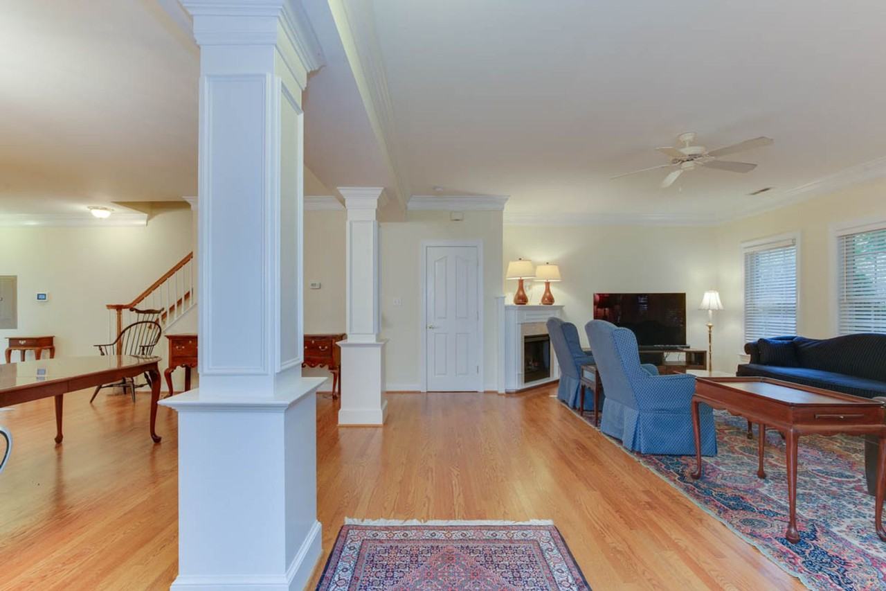 4609 Town Creek Dr - Photo 3 of 32