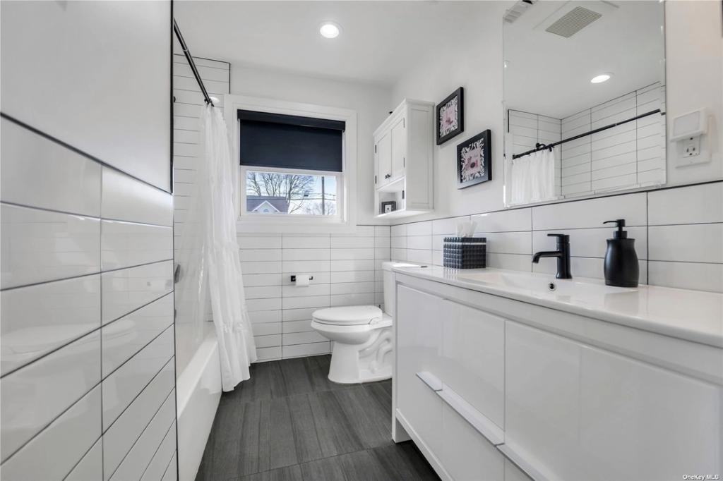 369 Harrison Ave - Photo 2 of 4