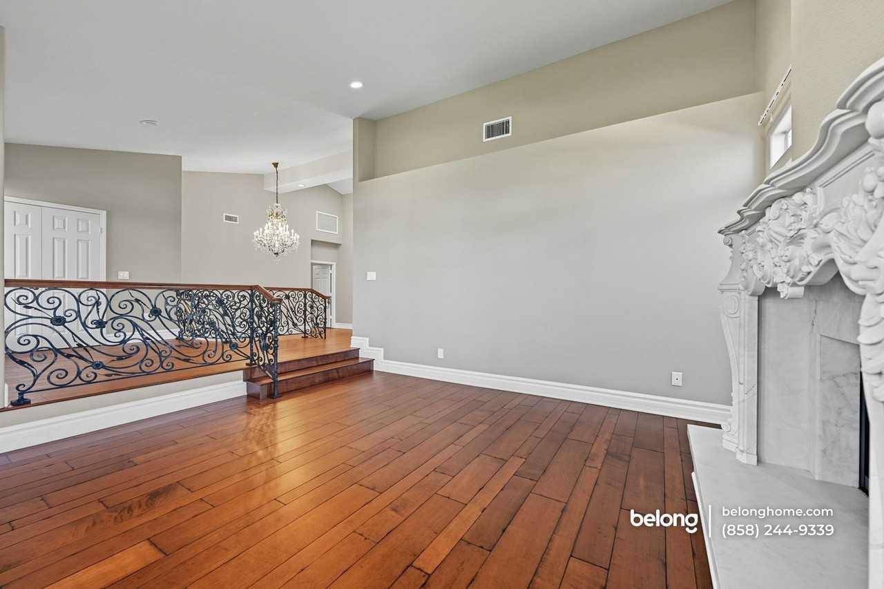 4911 Amador Dr - Photo 7 of 40