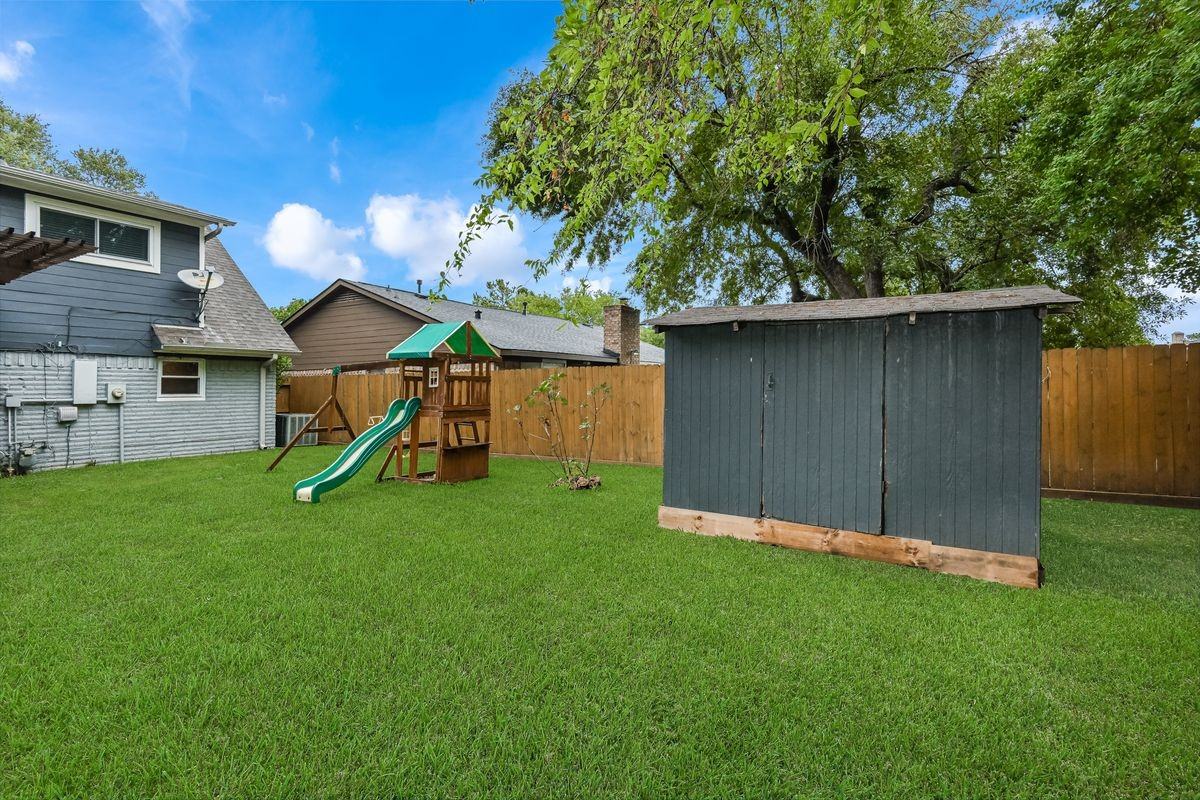 7923 Dawnridge Dr - Photo 4 of 18