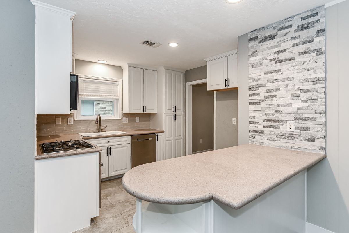 7923 Dawnridge Dr - Photo 6 of 18