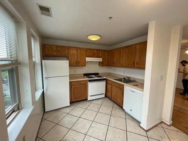 1210 Perry St Ne #301 - Photo 5 of 11