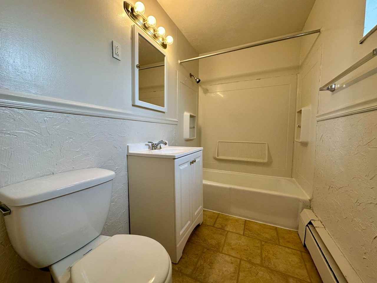 Brett Manor - Photo 5 of 29