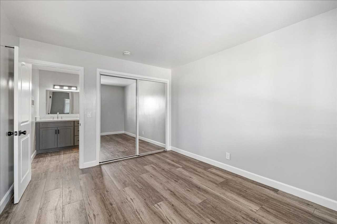 Plaza Apartments - Photo 6 of 20