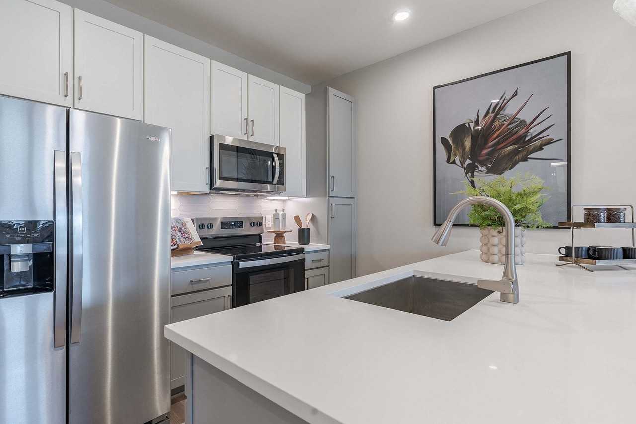 Paxton Place Apartments - Photo 4 of 43