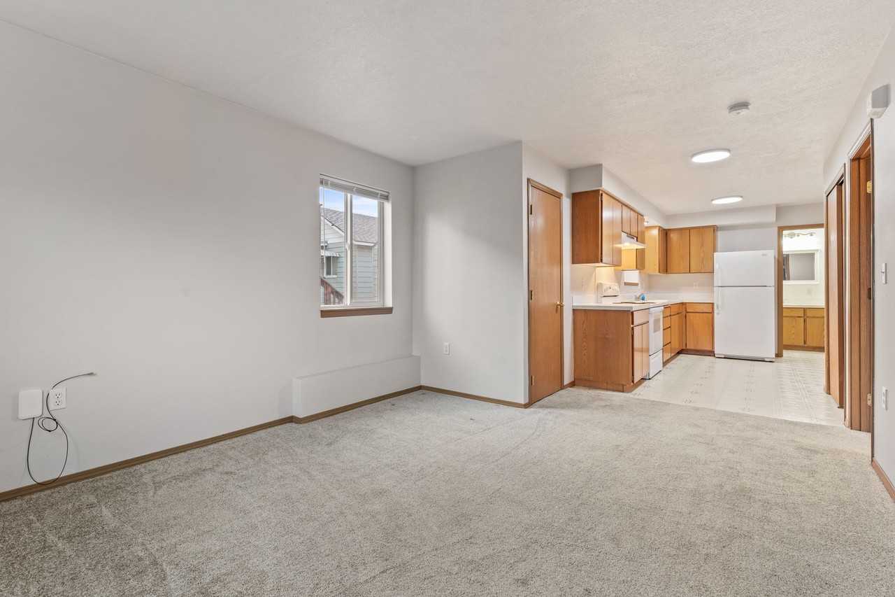 105 W 3rd St #1 - Photo 3 of 13