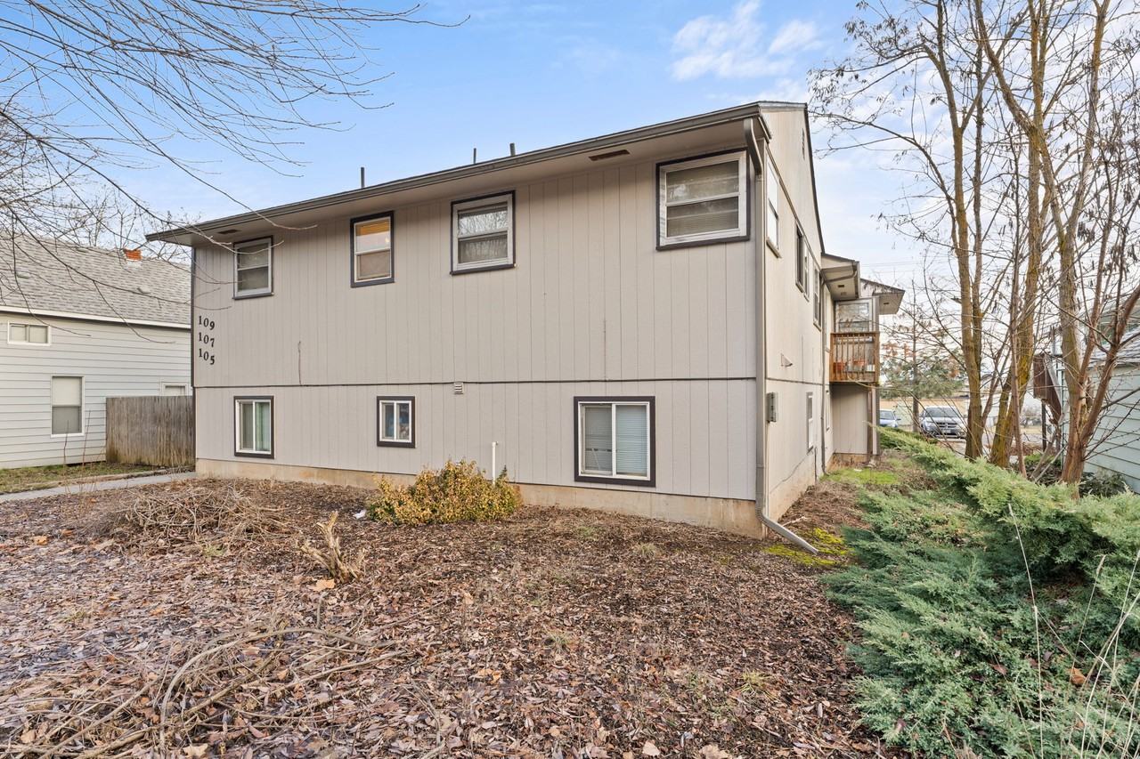 105 W 3rd St #1 - Photo 5 of 13