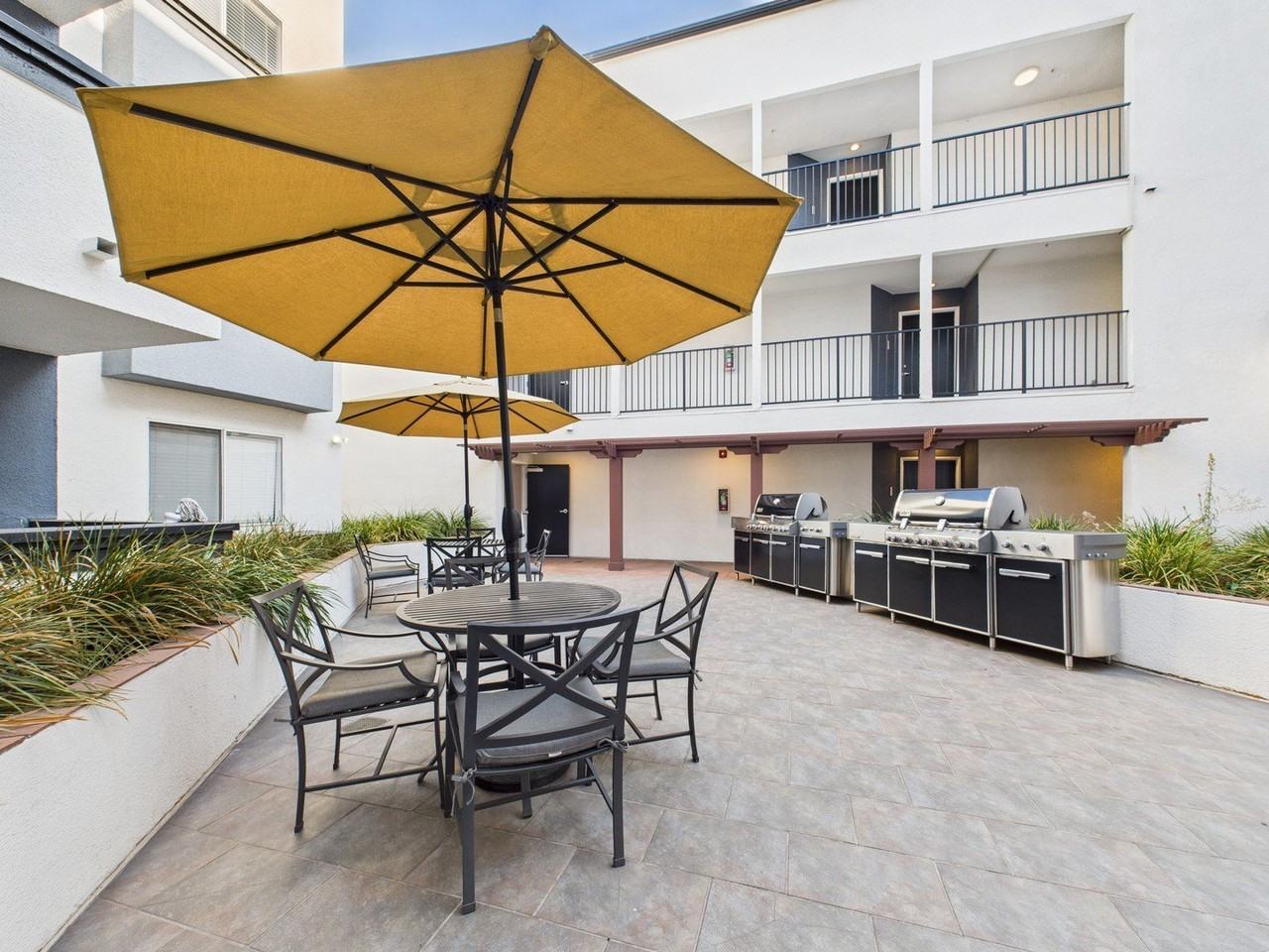 Alur Apartments - Photo 3 of 33