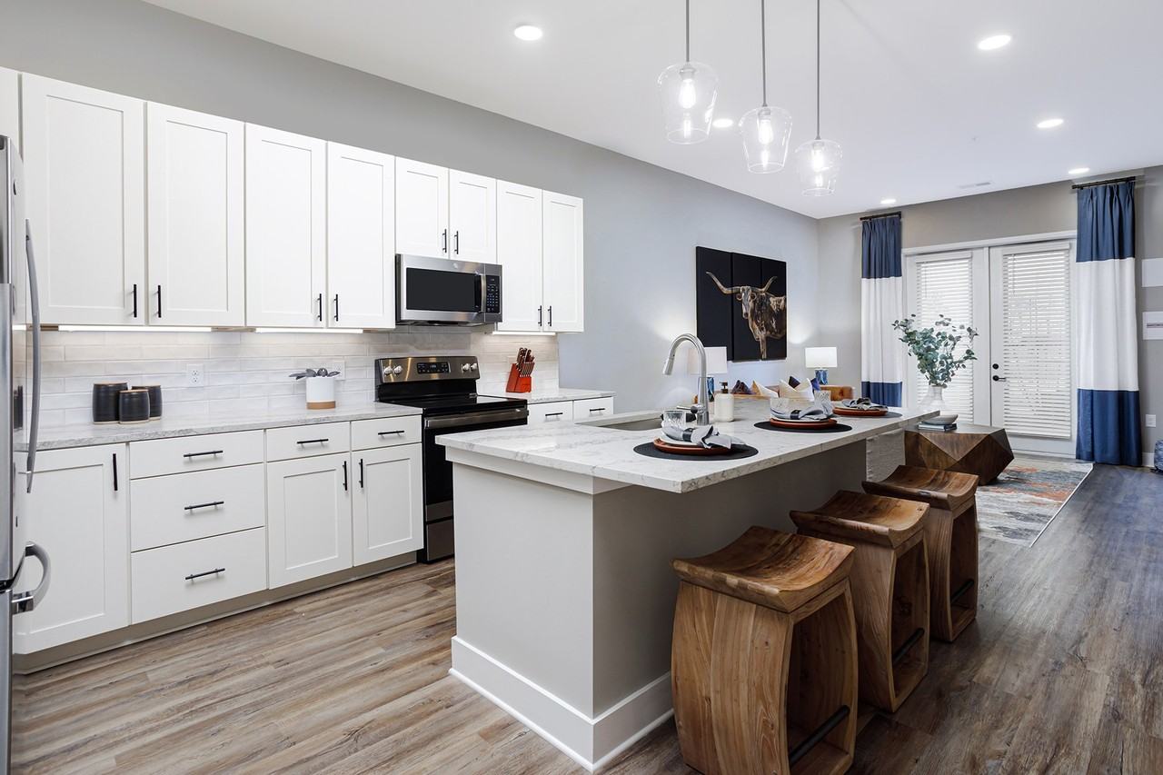 Vintage Johnson City - Photo 4 of 11