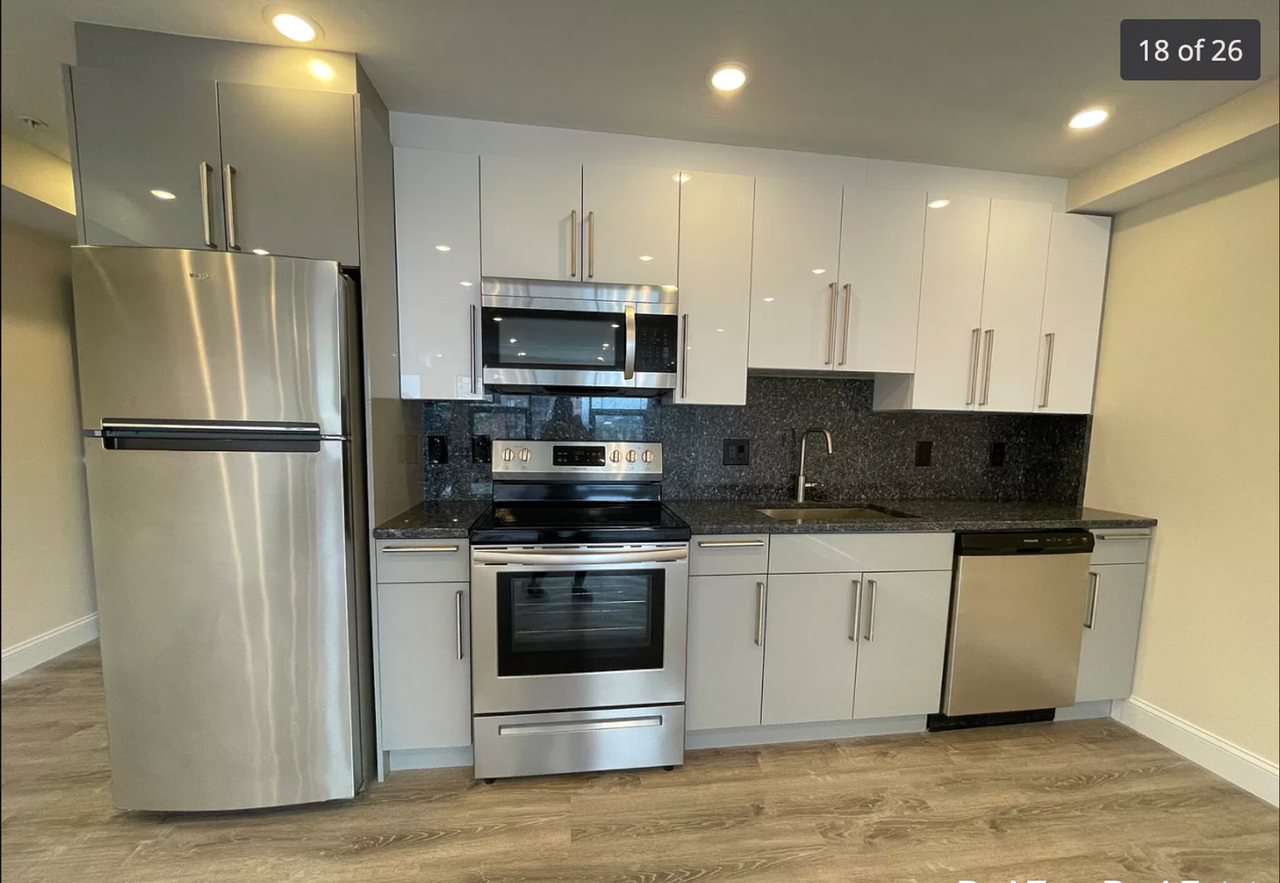 1028 Commonwealth Ave - Photo 2 of 14