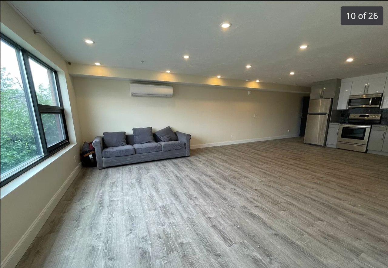 1028 Commonwealth Ave - Photo 3 of 14