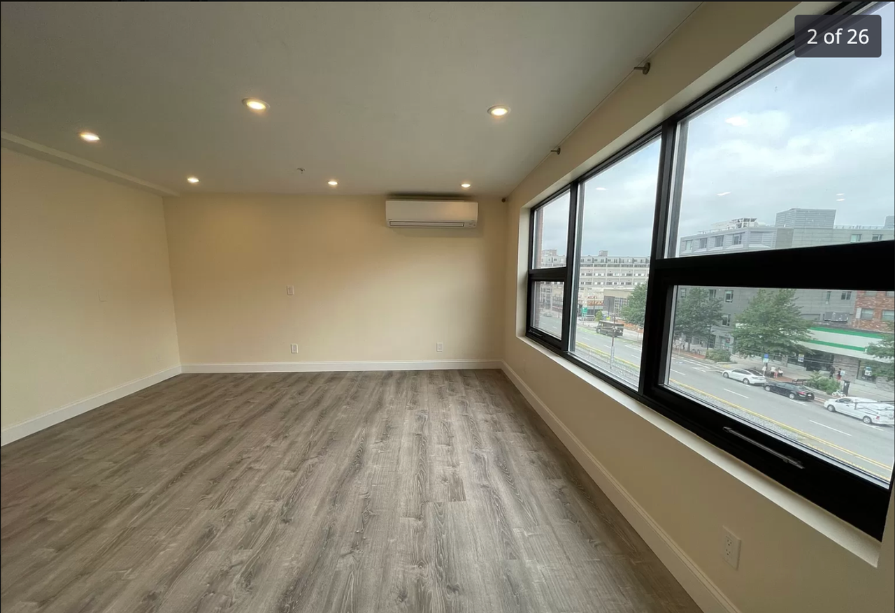 1028 Commonwealth Ave - Photo 4 of 14