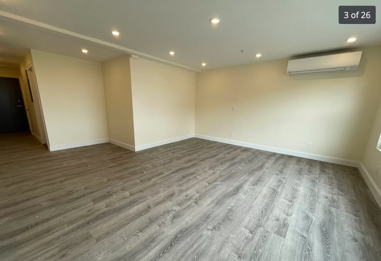 1028 Commonwealth Ave - Photo 5 of 14