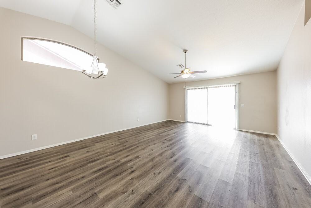 8711 N 112th Ave - Photo 3 of 16