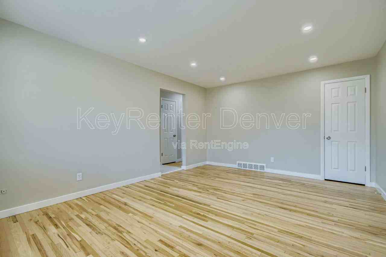 10922 E 4th Way - Photo 7 of 18