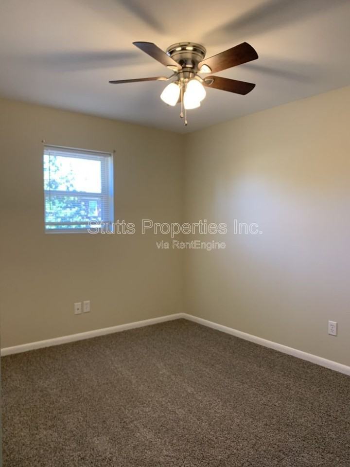 900 N Montgomery Ave #201 - Photo 5 of 6