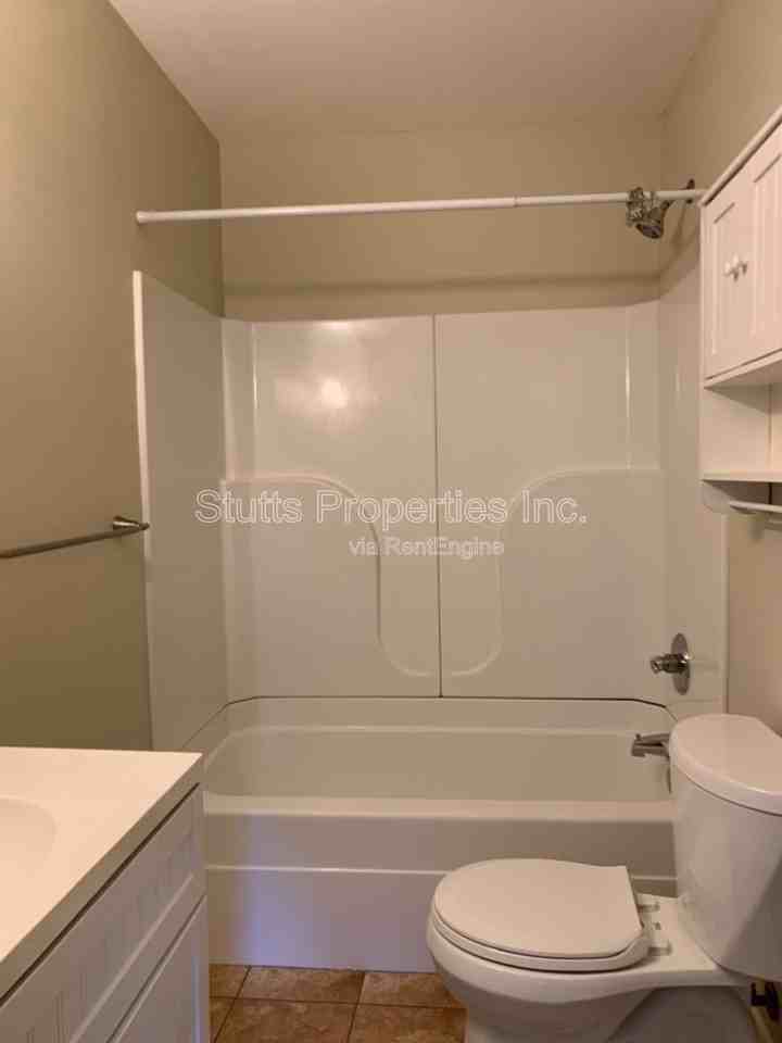 900 N Montgomery Ave #201 - Photo 4 of 6